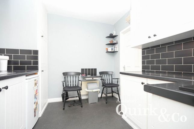 65, Sydervelt Road, Canvey Island photo 4