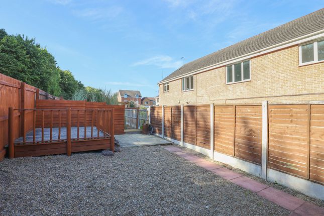 57 Worcester Close, Chesterfield photo 4
