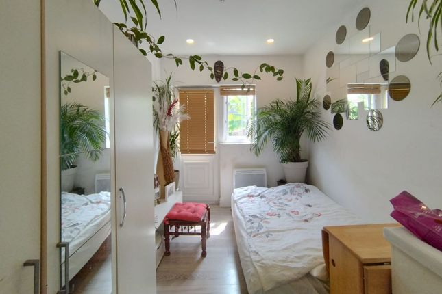 5, Perimeade Road, Greenford photo 2
