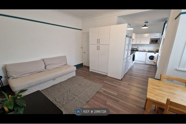 First Floor Flat, Beckenham photo 4