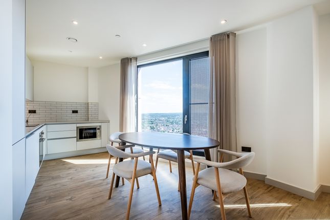 11 Selborne Road, London photo 4