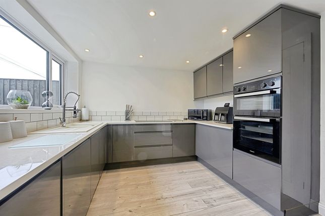 11, Farndale Square, LEEDS photo 4