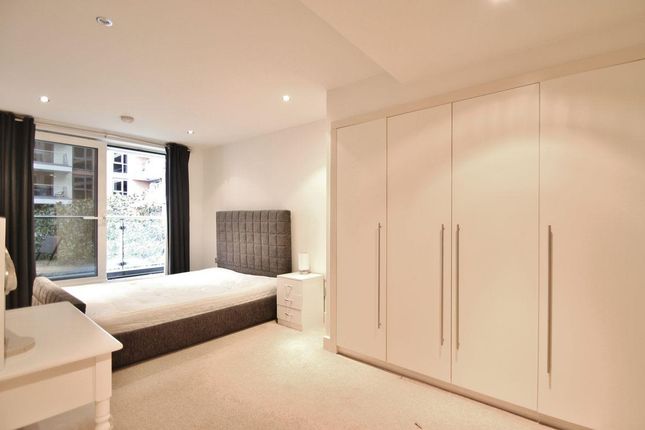 Flat to rent in Lensbury Avenue, Chelsea