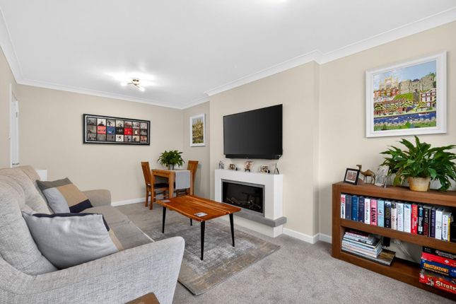 3, Ryecroft Close, York photo 4