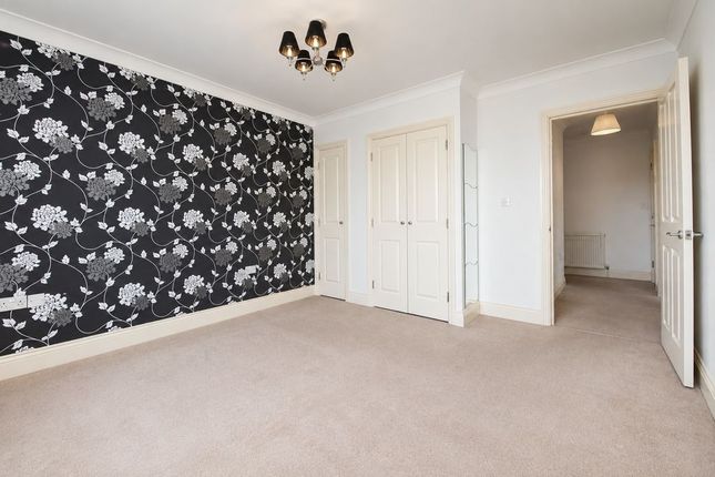 9, St. Eanswythe's Court, Tonbridge photo 3