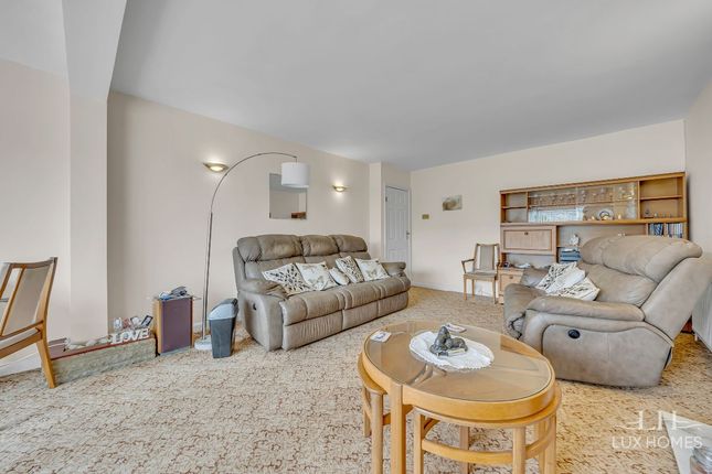 96 Suttons Lane, Hornchurch photo 4