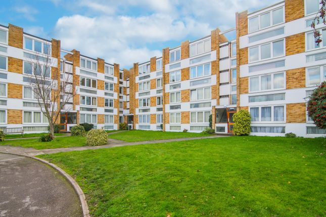 Flat for sale in Kent Road, Richmond, UK