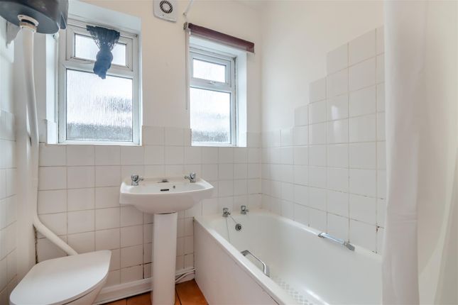 Flat for sale in Middleton Road, Mill End, Rickmansworth