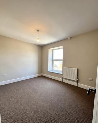 14 Ann Street, Llanelli photo 4