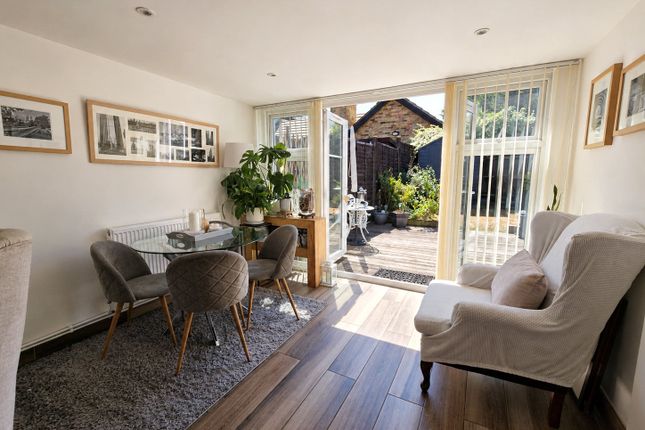 13, Hetherington Way, Greater London photo 5