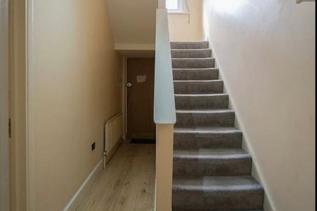 75, Kingsland High Street, London photo 2
