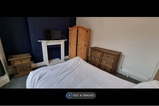 Room to rent in Cromwell Street, Swansea