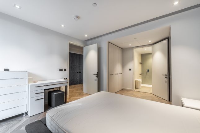 Town house for sale in Circus West, 188 Kirtling Street, London