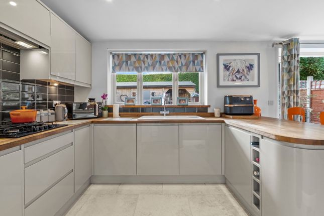 44, Thornhill Road, Brierley Hill photo 4