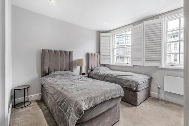 Cornwall Terrace Mews, London photo 4