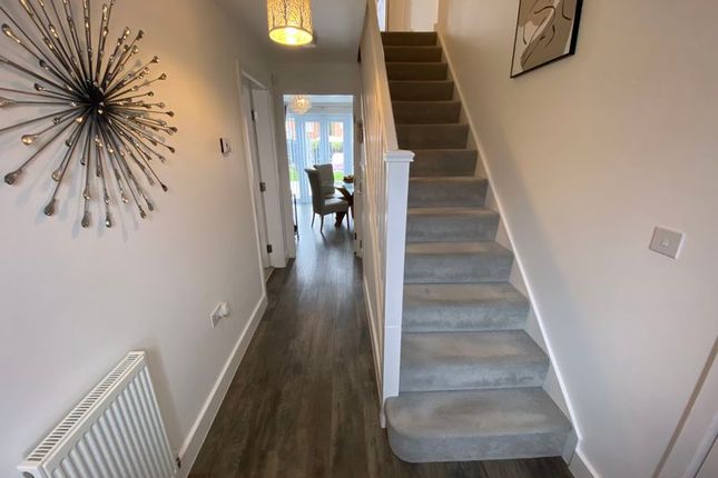 3, Sunburst Drive, Nuneaton photo 2