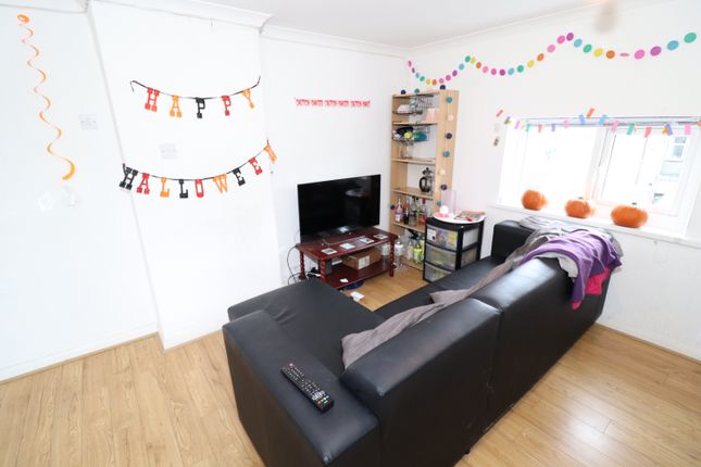 Flat C, 16, Llanbleddian Gardens, Cardiff photo 3