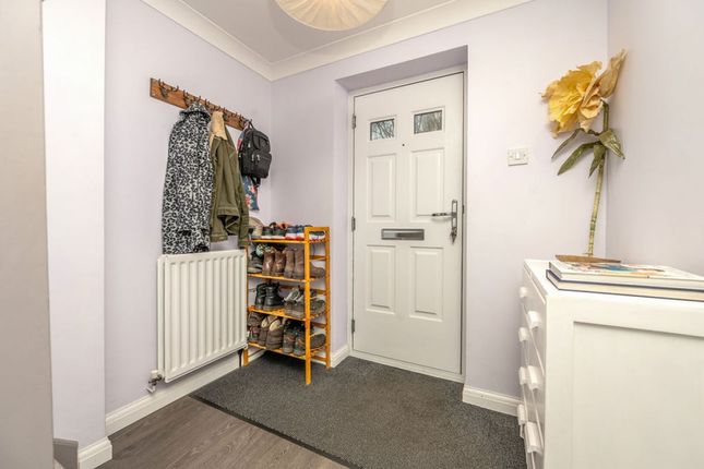 8 Rowborough Close, Hatton Park, Warwick photo 2