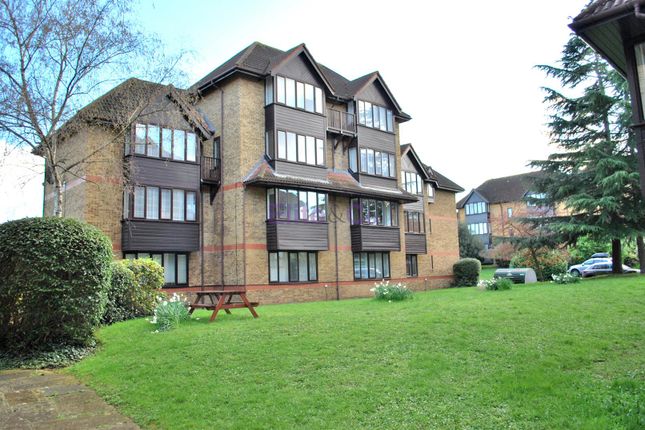 Flat for sale in Linwood Close, London