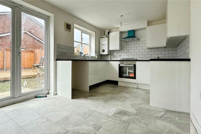 59, Grasshaven Way, Thamesmead photo 5