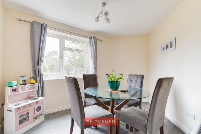 27, Maynard Avenue, Stourbridge photo 3