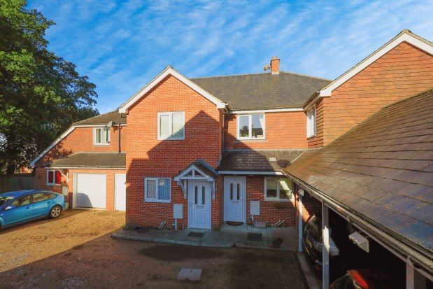 Thumbnail Property to rent in Old Vicarage Close, Heathfield