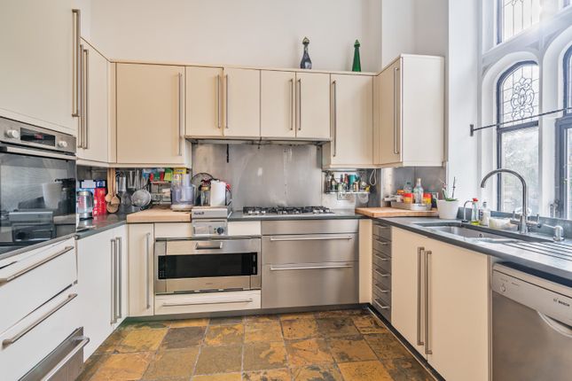 Flat for sale in Wood Lane, Stanmore, Greater London