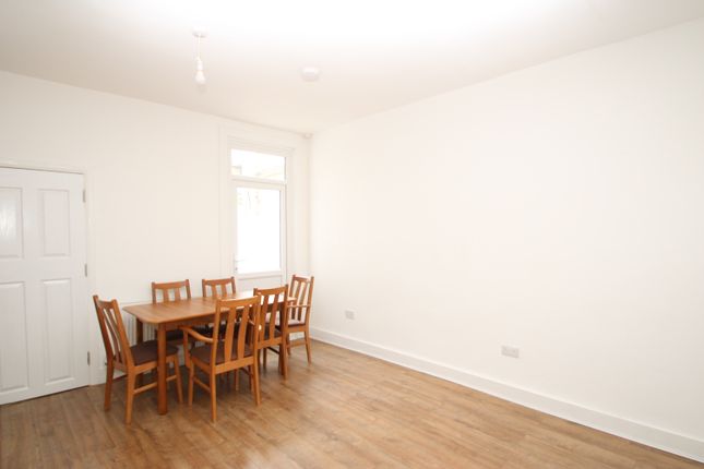 38, Croydon photo 4