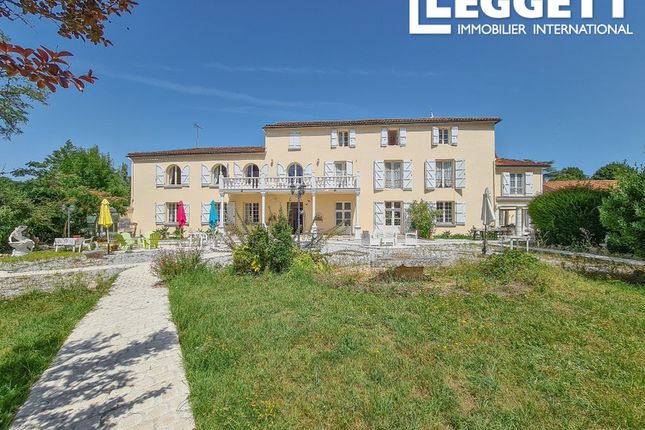 Thumbnail Villa for sale in La Rochefoucauld-En-Angoumois, Charente, Nouvelle-Aquitaine