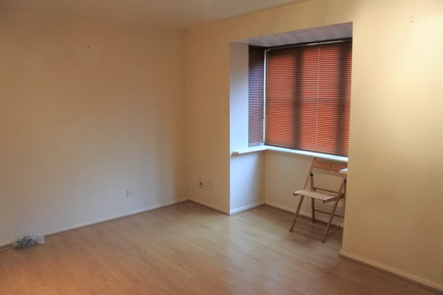 Flat to rent in Higham Station Avenue, London