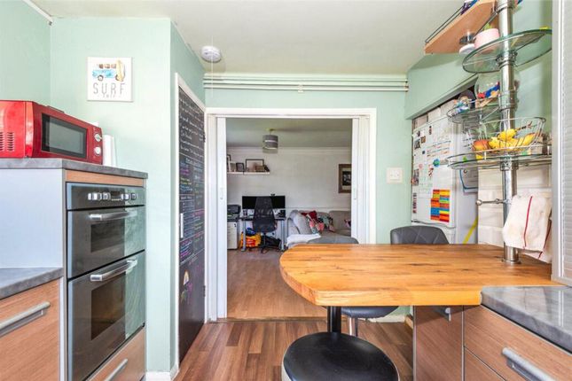 Flat 8, Pevensey House Castle Close, Reigate photo 3
