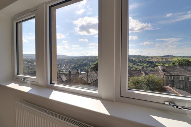 4-bed house on 32b, Cliff Road, Holmfirth, £565,000