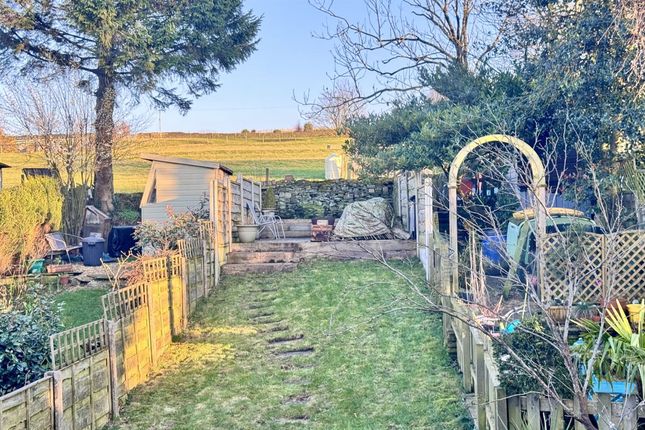 69 Cliffe Road, Glossop photo 2