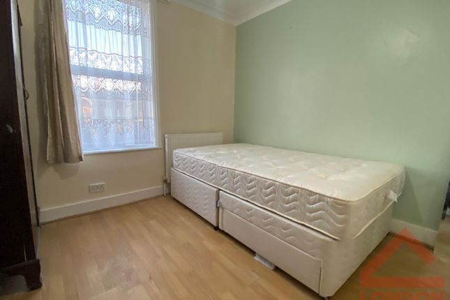 Shared accommodation to rent in Crowther Road, London