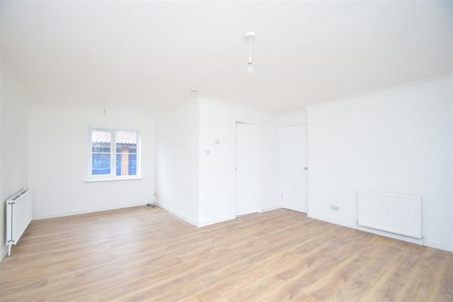 Flat to rent in Murray Road, Northwood