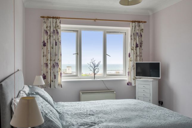 Flat 43, Cloverdale Court, Lyme Regis photo 4