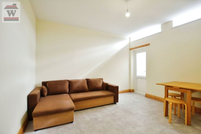 61, Taunton Avenue, Hounslow photo 2