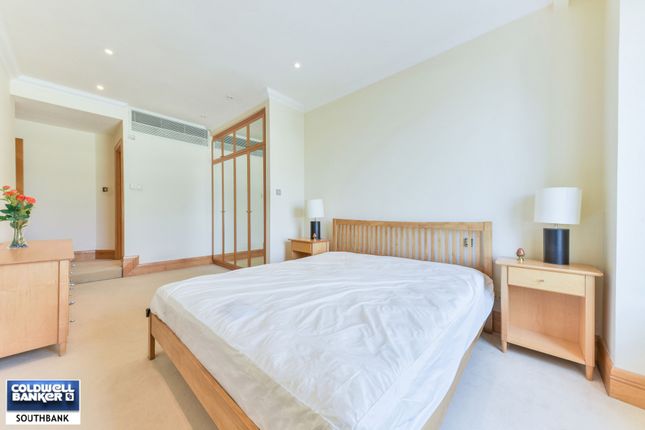 Room to rent in Whitehouse Apartments, London