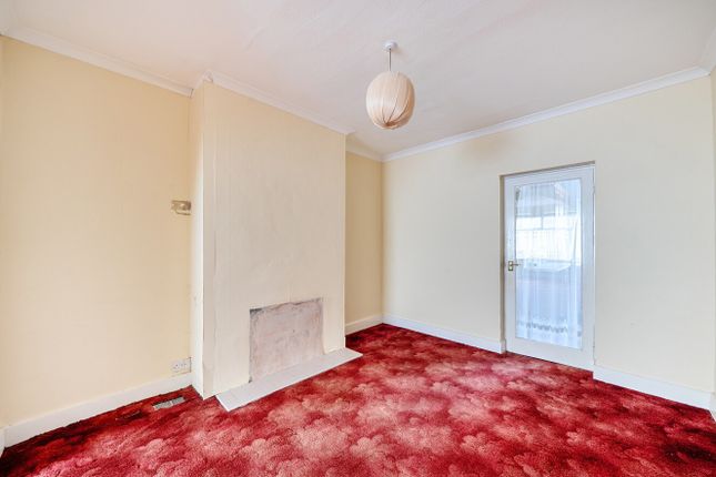 41, Broadway Gardens, Mitcham photo 4