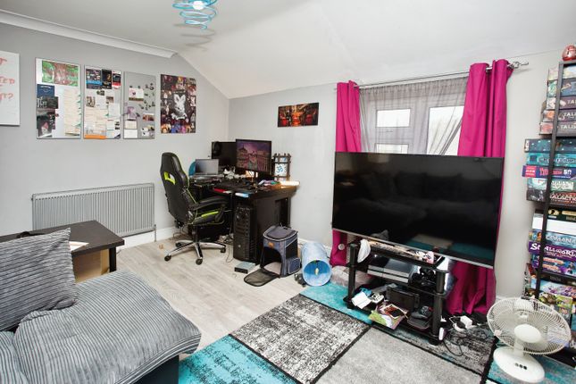 Flat for sale in Bitterne Road West, Southampton, Hampshire