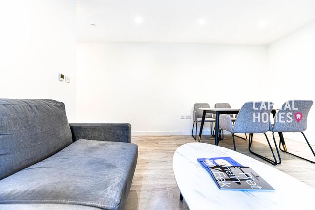 Flat 4, Willowbrook House, Coster Avenue, London photo 4