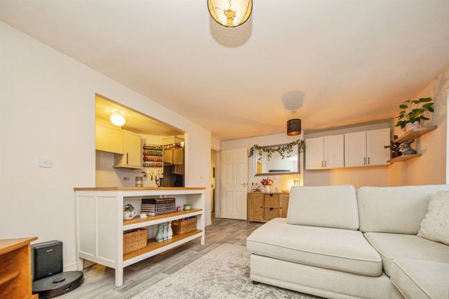 22, Alnesbourn Crescent, Ipswich photo 4