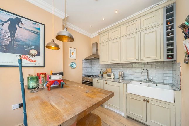 Flat 4, 70, Elmbourne Road, London photo 4