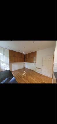 Flat 21, Devonshire House, London photo 4