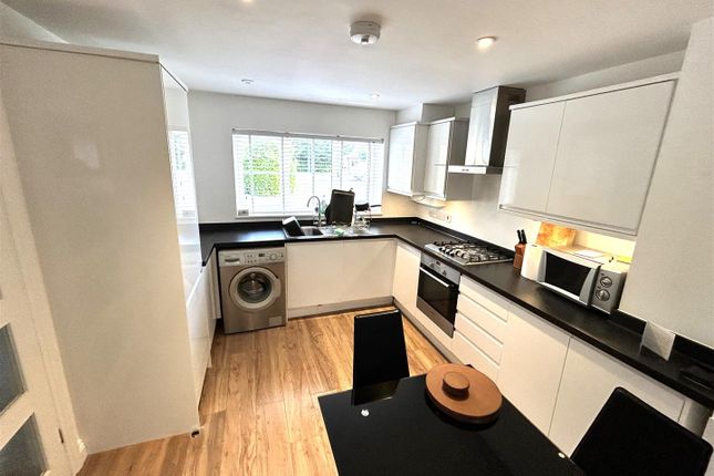 3, Blossom Drive, Corsham photo 2