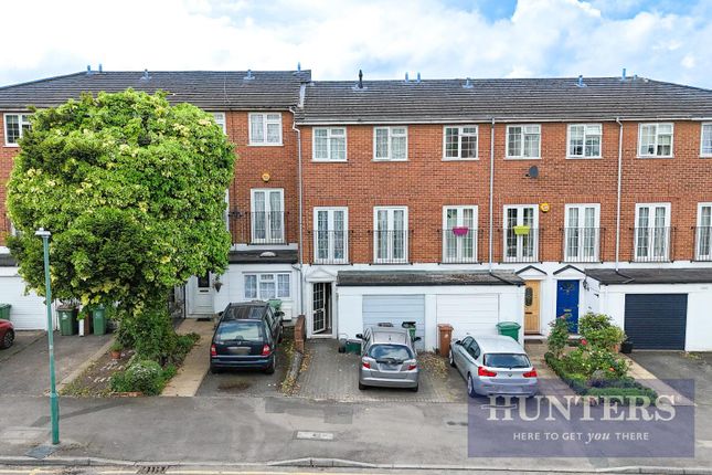 Town house to rent in St. James Road, Sutton