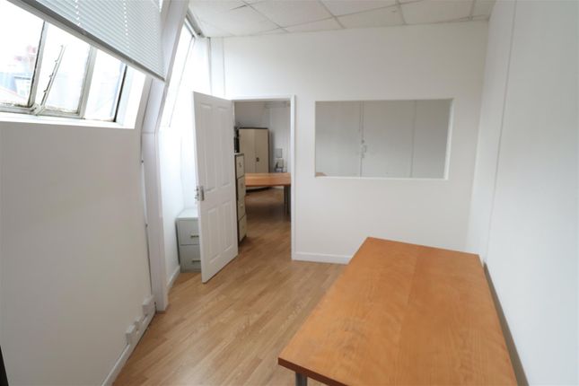 Office to let in St. Albans Lane, London