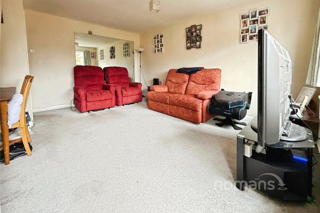 9, Tanglewood Close, Uxbridge photo 4