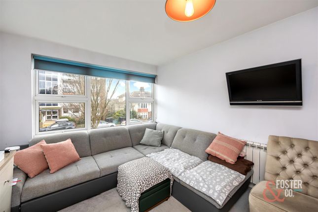 9 Aynsley Court, Wilbury Avenue, Hove photo 4