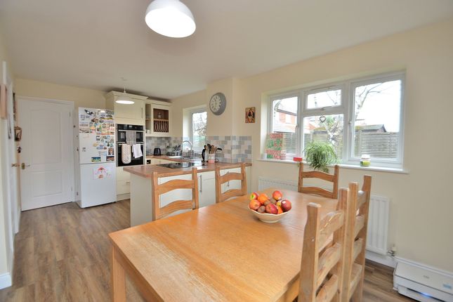 74 Western Drive, Milton Keynes photo 3